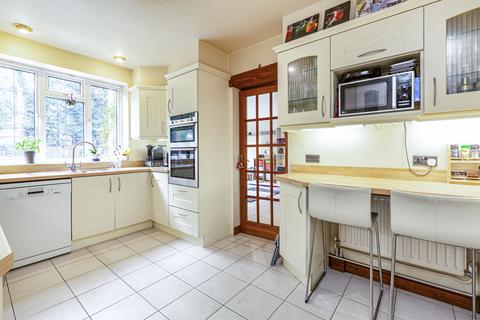 23 Dean Close, Woking, GU22 8NX