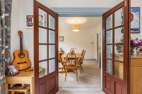 23 Dean Close, Woking, GU22 8NX