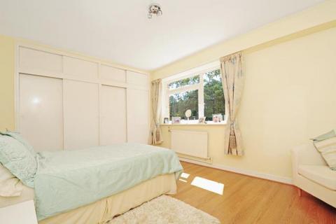 3 bedroom apartment to rent, Courtlands,  Surrey,  TW10