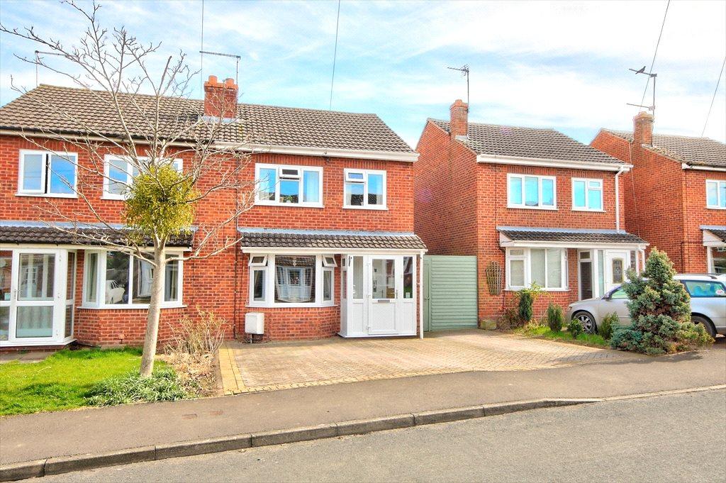 Beech Avenue, Drakes Broughton, Pershore, WR10 3 bed semidetached house £249,950