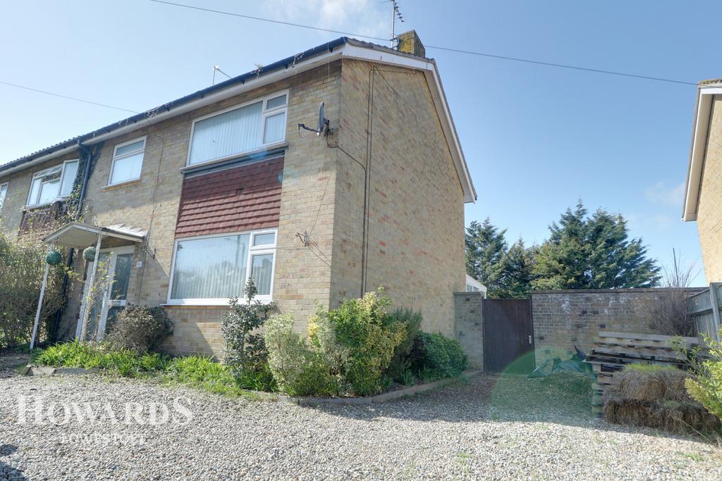 Hollingsworth Road, Lowestoft 3 bed semidetached house £175,000
