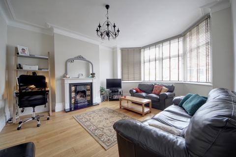 105b Woodberry Avenue, London, N21 3LG