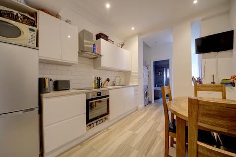105b Woodberry Avenue, London, N21 3LG