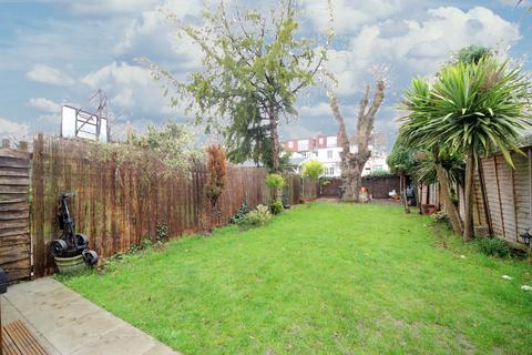 105b Woodberry Avenue, London, N21 3LG