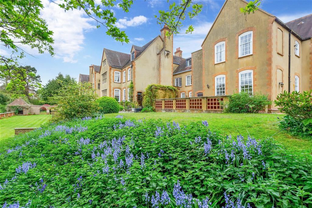 Goodwyns Place, Dorking, Surrey 1 bed ground floor £190,000
