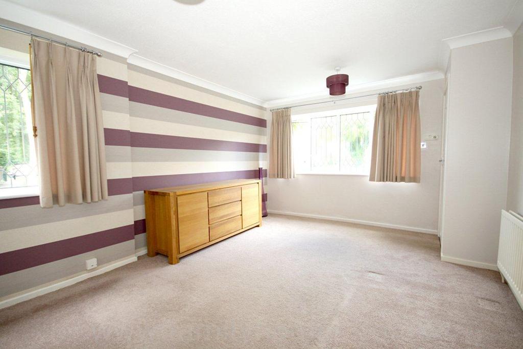 Harvesters Close, Rainham 3 bed house £1,100 pcm (£254 pw)
