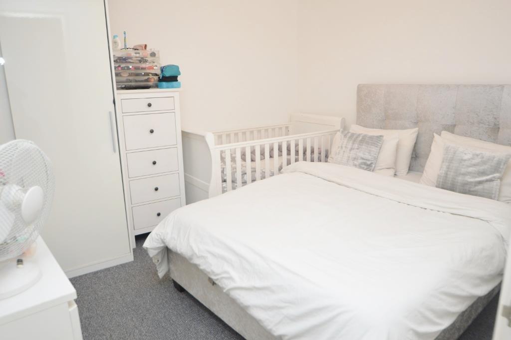 Bedroom (Main)