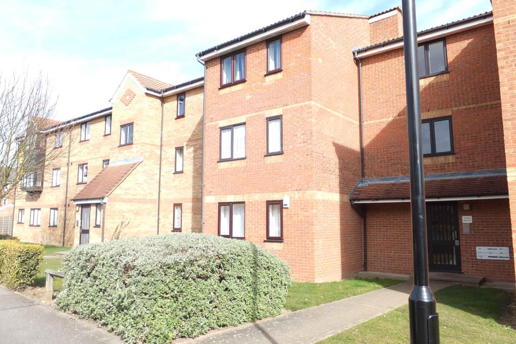 Redford Close, Feltham, Middlesex, TW13 2 bed flat £1,150 pcm (£265 pw)