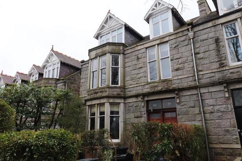 4 bedroom flat to rent, Forest Road, Aberdeen, AB15