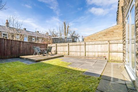 10 Oak Dene Close, Greenfield, Oldham, OL3 7JB