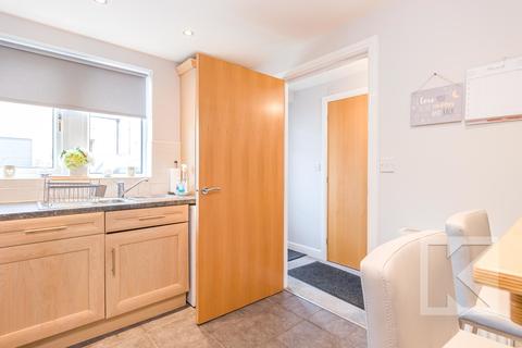 10 Oak Dene Close, Greenfield, Oldham, OL3 7JB