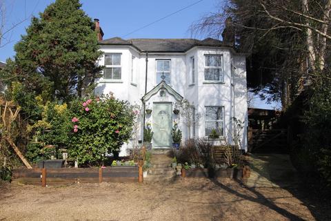 4 bedroom detached house for sale, Burwash Road, Heathfield