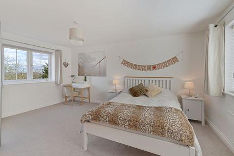 8 Taylor Close, Tonbridge, TN9 2FE
