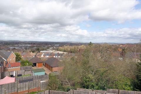 8 Taylor Close, Tonbridge, TN9 2FE