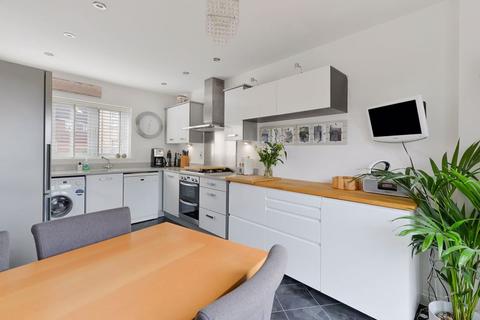 8 Taylor Close, Tonbridge, TN9 2FE