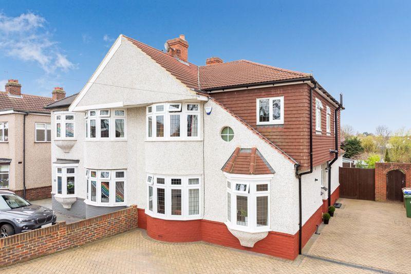 Marlborough Park Avenue, Sidcup, DA15 9DY 4 bed semidetached house £
