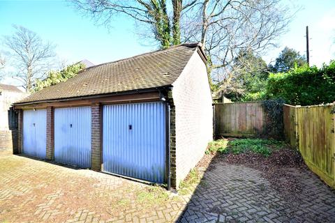1 Engalee, East Grinstead, RH19 1FE