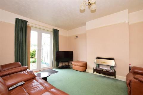 26 Bremner Avenue, Horley, RH6 8EP