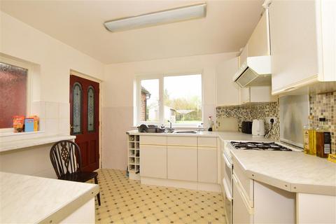 26 Bremner Avenue, Horley, RH6 8EP