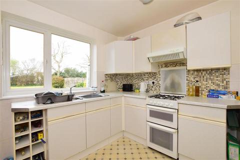 26 Bremner Avenue, Horley, RH6 8EP