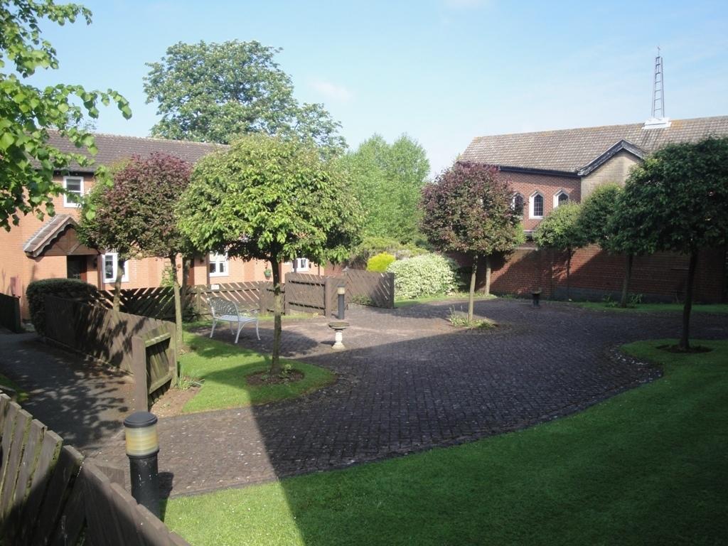 Dalby Road, Melton Mowbray 2 bed end of terrace house £650 pcm (£150 pw)