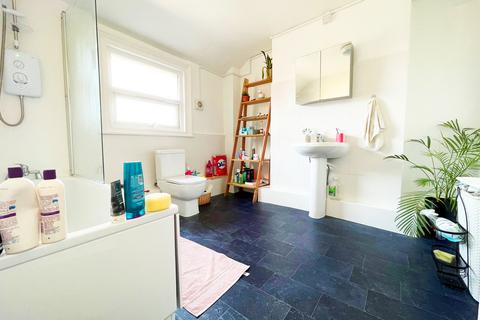 2 bedroom penthouse to rent, Old Kent Road, London SE1