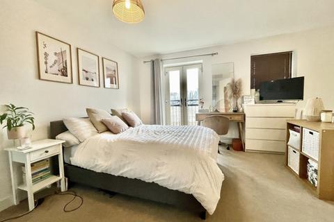 2 bedroom apartment to rent, Holts Crest Way, Leeds