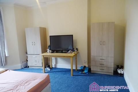 5 bedroom flat for sale, Atkinson Terrace, Benwell NE4