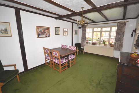 9 Parkside, Buckhurst Hill, IG9 5TB