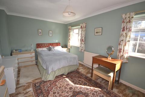 9 Parkside, Buckhurst Hill, IG9 5TB