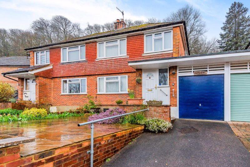 Catteshall Lane, Godalming 3 bed semidetached house £450,000