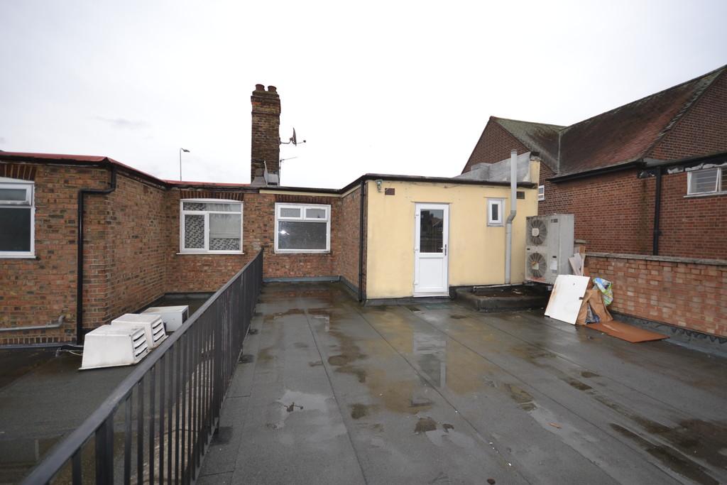 Dagenham Road, Rush Green 2 bed apartment £1,025 pcm (£237 pw)