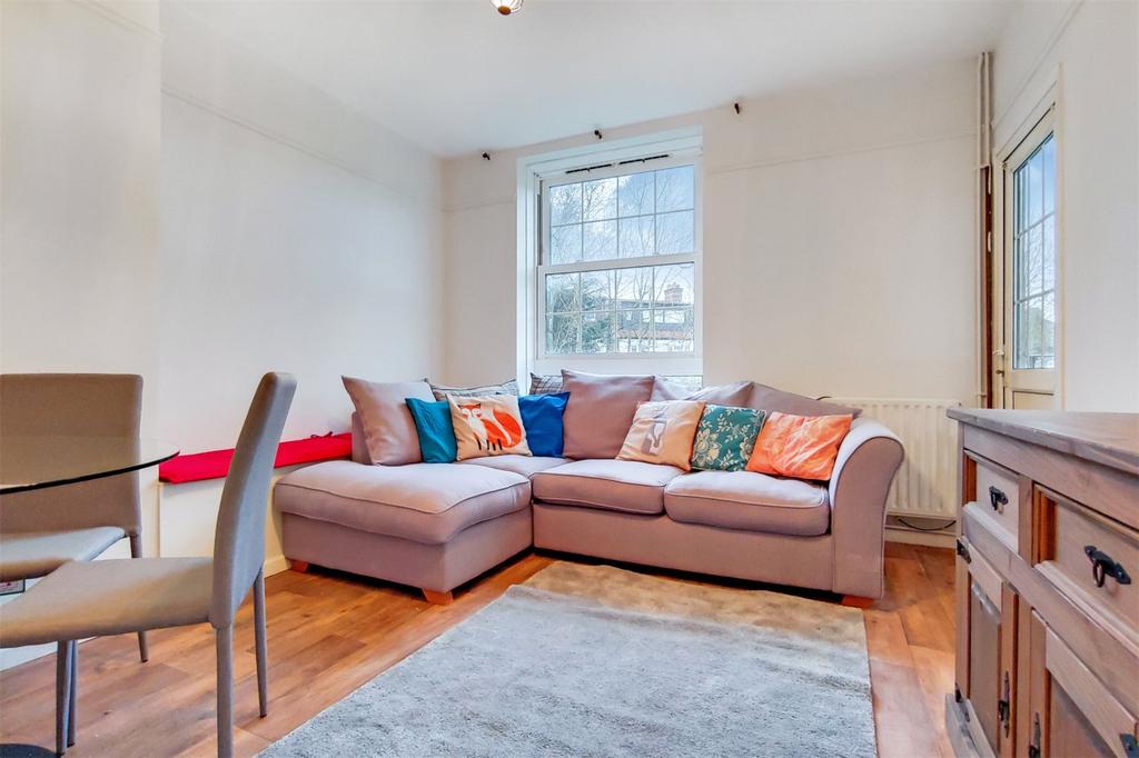 Gracefield Gardens, Streatham, SW16 4 bed apartment £1,850 pcm (£427 pw)