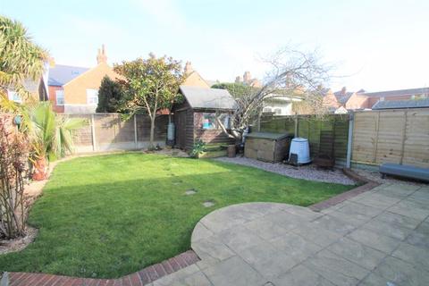 6 Ilex Road, Folkestone, CT19 4QA