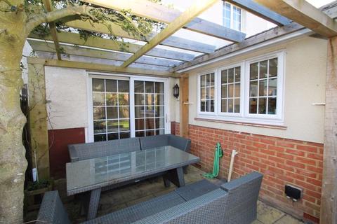 6 Ilex Road, Folkestone, CT19 4QA