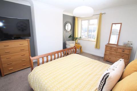 6 Ilex Road, Folkestone, CT19 4QA