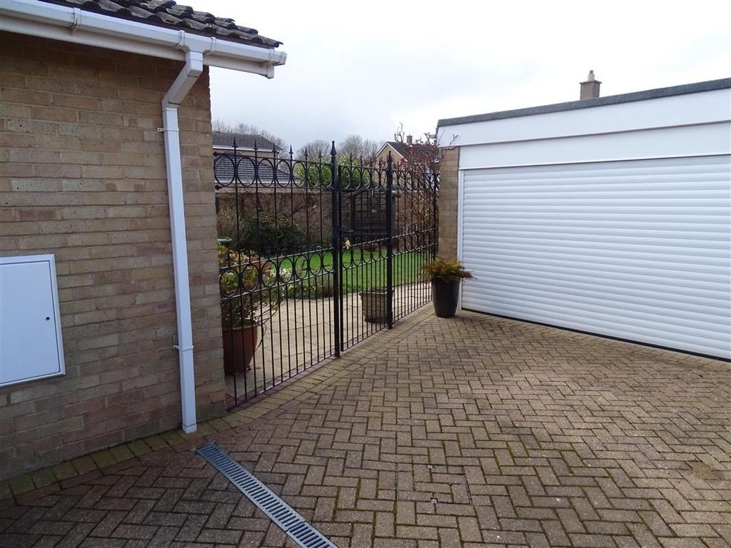 Driveway into Rear Garden