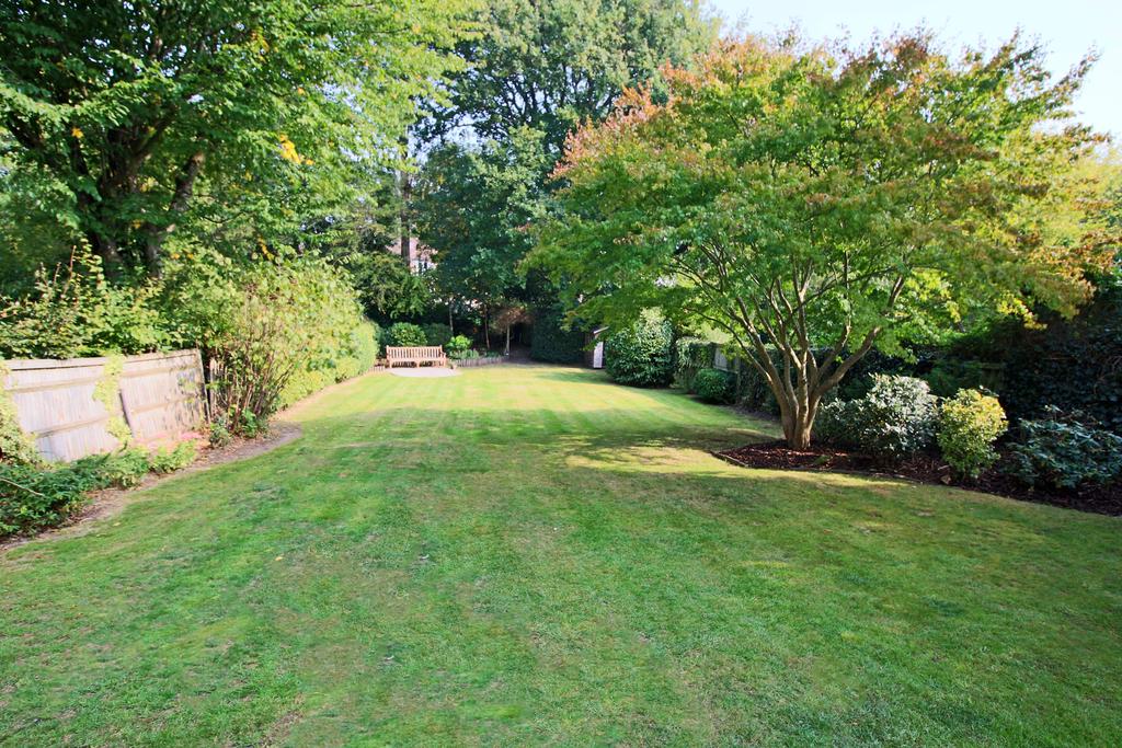Chancellors Park, Hassocks, West Sussex, BN6 8EZ. 4 bed detached house