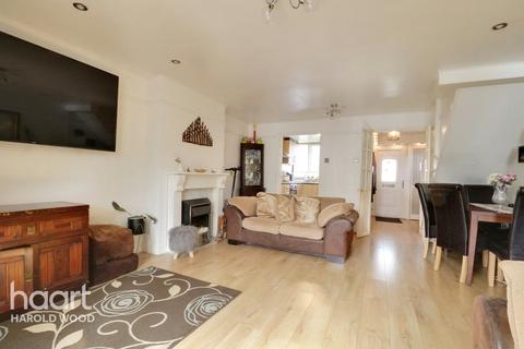36 Bellflower Path, Romford, RM3 8JF