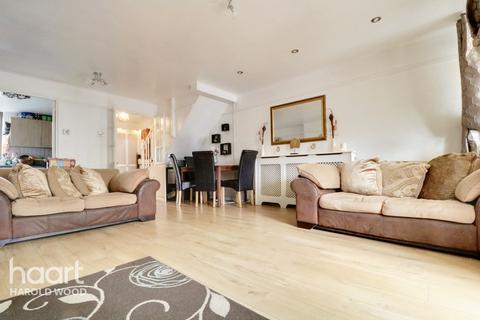 36 Bellflower Path, Romford, RM3 8JF