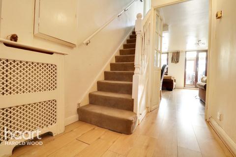 36 Bellflower Path, Romford, RM3 8JF