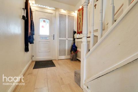 36 Bellflower Path, Romford, RM3 8JF