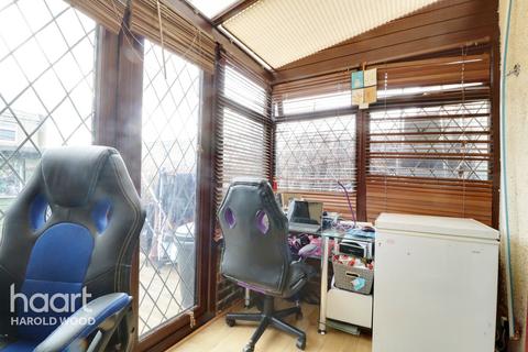 36 Bellflower Path, Romford, RM3 8JF
