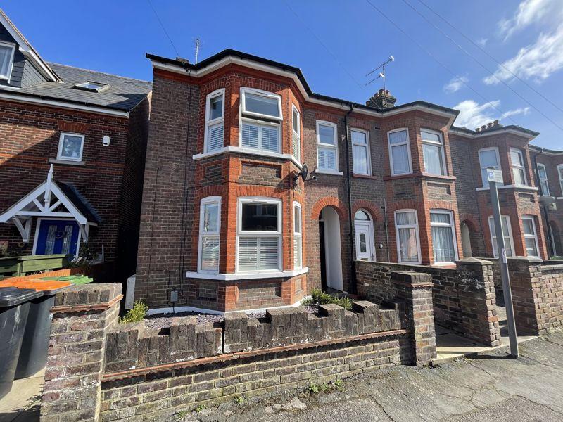 Princes Street, Dunstable 3 bed end of terrace house £300,000
