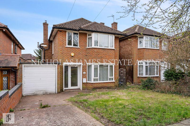 Lowther Drive, Enfield, EN2 3 bed detached house £725,000