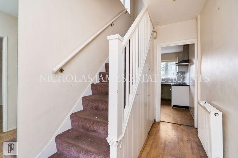 Lowther Drive, Enfield, EN2 3 bed detached house £725,000