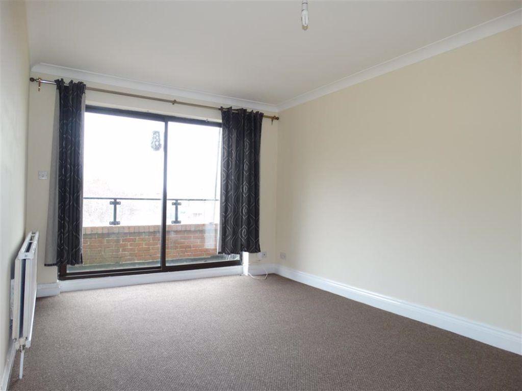 William Nichols Court, Peterborough PE1 4DW 2 bed flat £750 pcm (£173 pw)