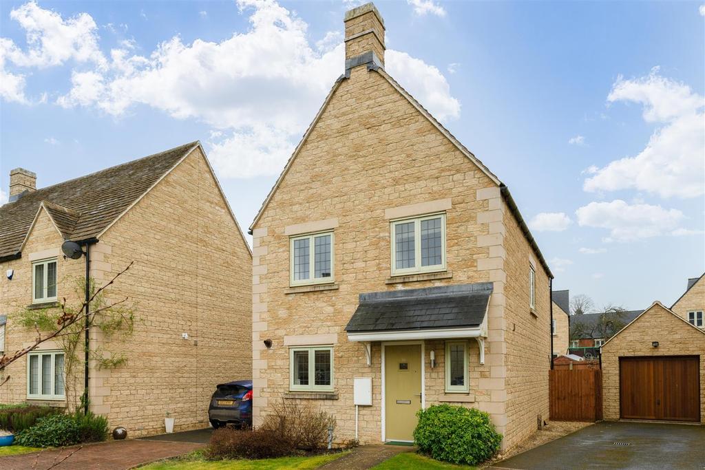 Barnes Wallis Way, Upper Rissington... 4 bed detached house £370,000