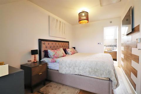 146 Ellingham View, Dartford, DA1 5UP