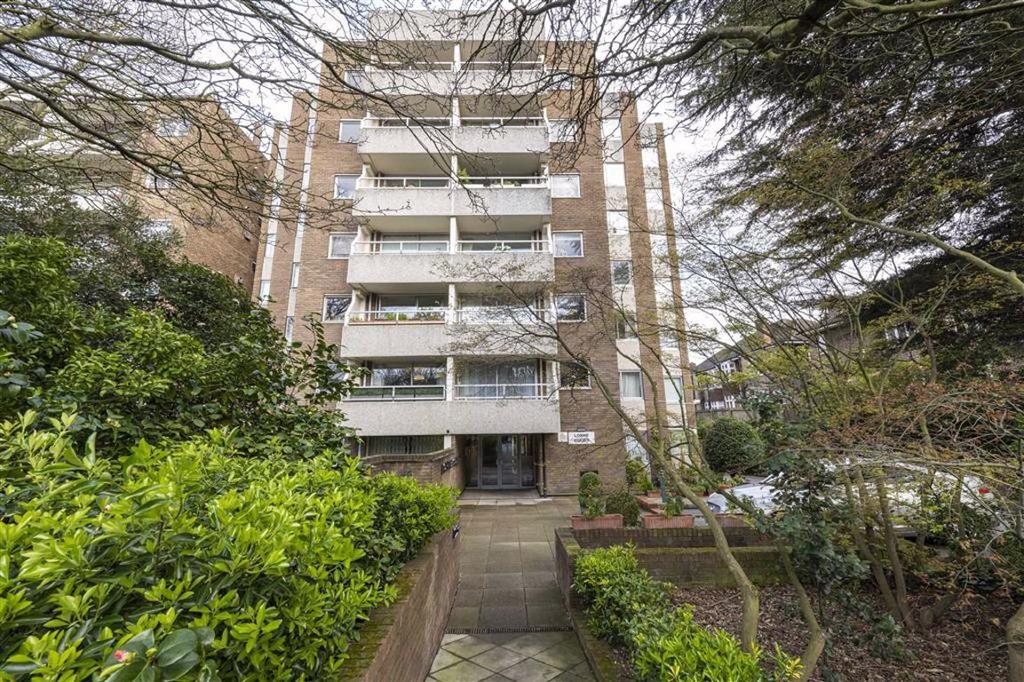 Lorne Court, 51 Putney Hill, Putney... 2 bed flat £585,000